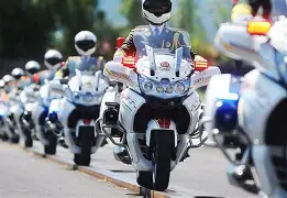 齐鲁鲸鲨队鏖战祁连黑豹队，摩托车赛大师赛守住胜果，替补奇兵立功。豪门底蕴再次显现