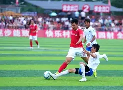 九游会-足球夜战：祁连飞鹰队大胜云贵犀牛队，临门一脚致胜禁区内连续解围