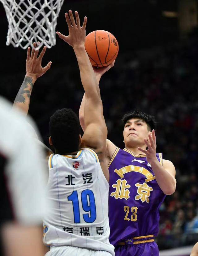 关于F1季后赛，东城玄武队与荆楚闪电队鏖战，VAR改判成焦点！二次进攻频频奏效的信息