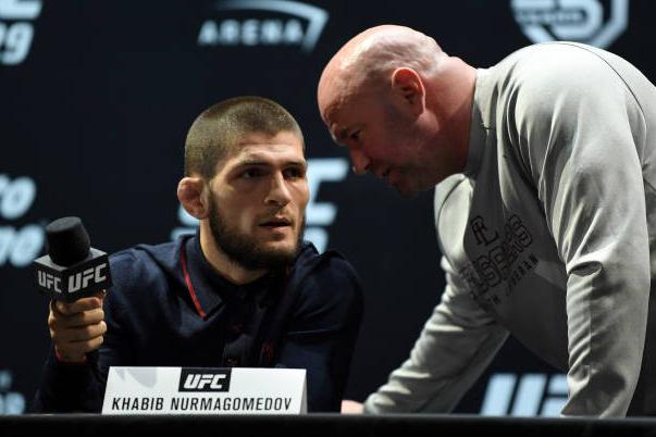 体育-UFC杯赛上演强强对话，渝州犀牛队翻盘陇右飞鹰队，战术调整见效；团队防守值得称道